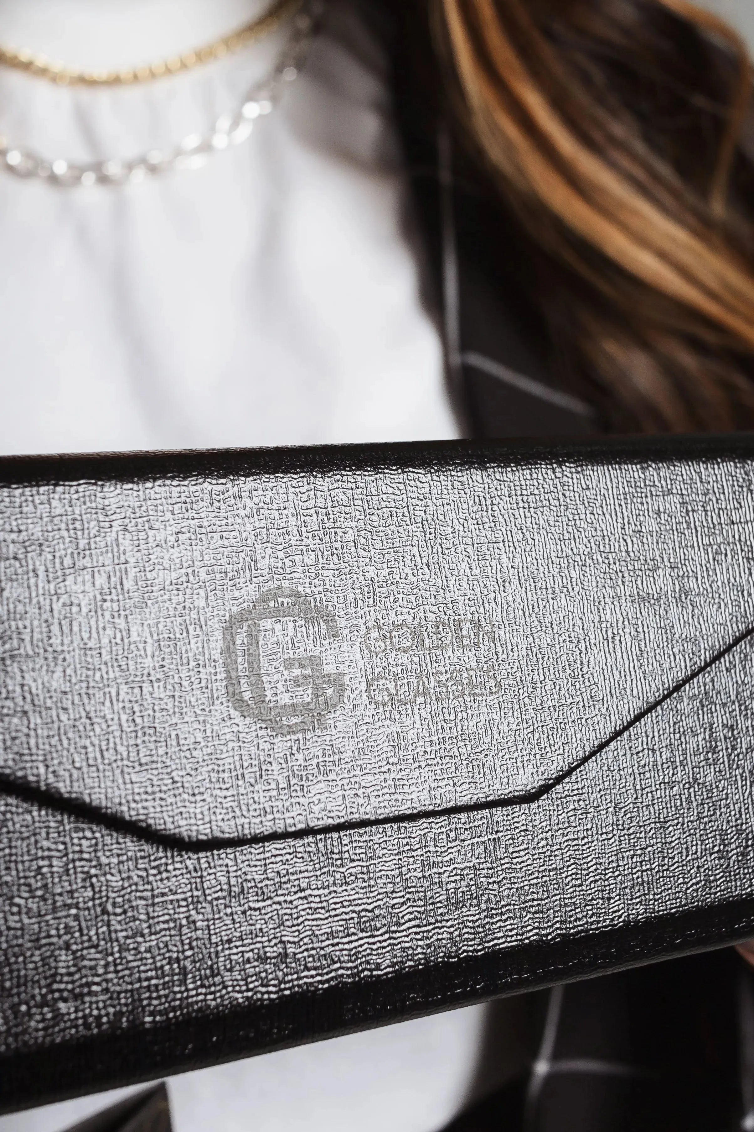 Case/Estojo Triangular - Golden Glasses