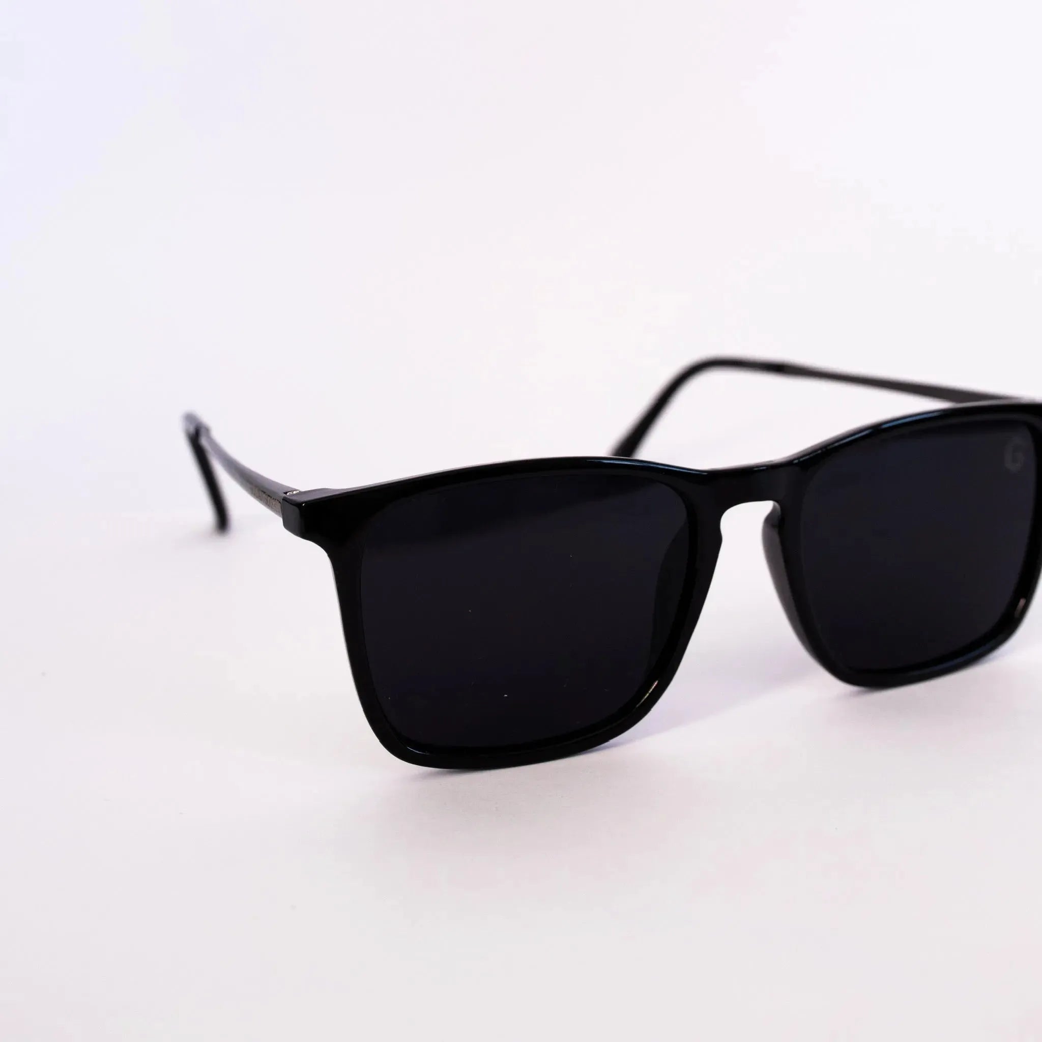 Óculos de Sol Classic Signature Preto - Golden Glasses