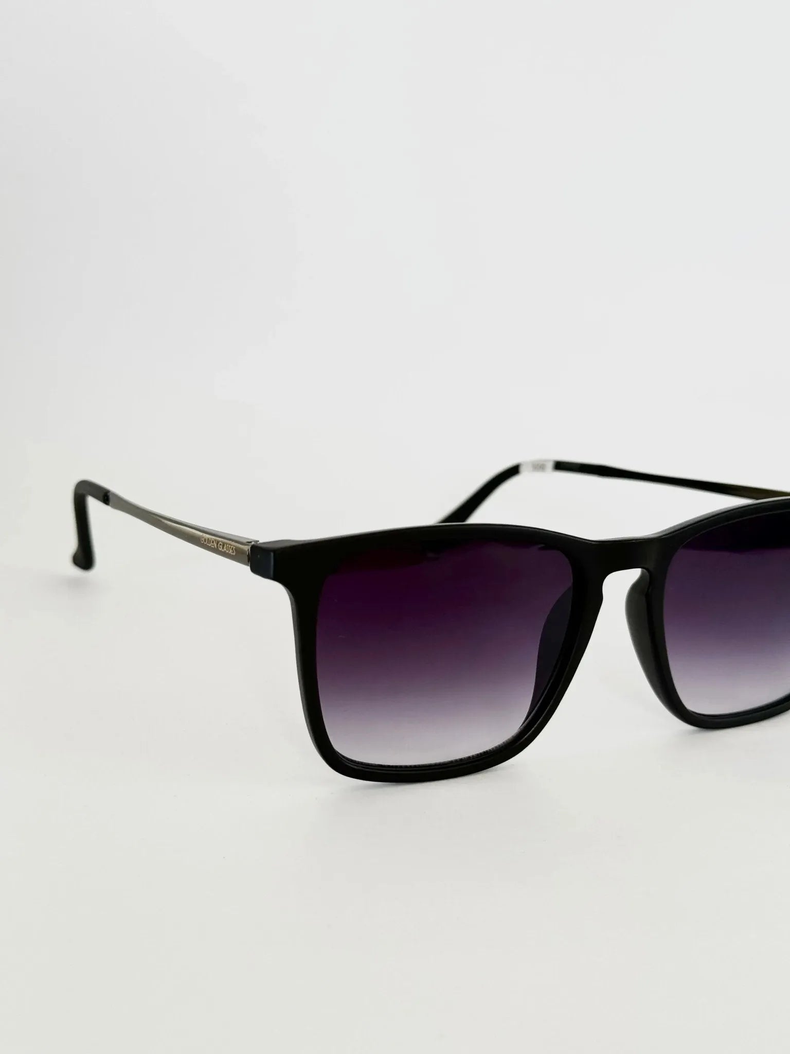 Óculos de Sol Classic Signature Preto Degradê - Golden Glasses